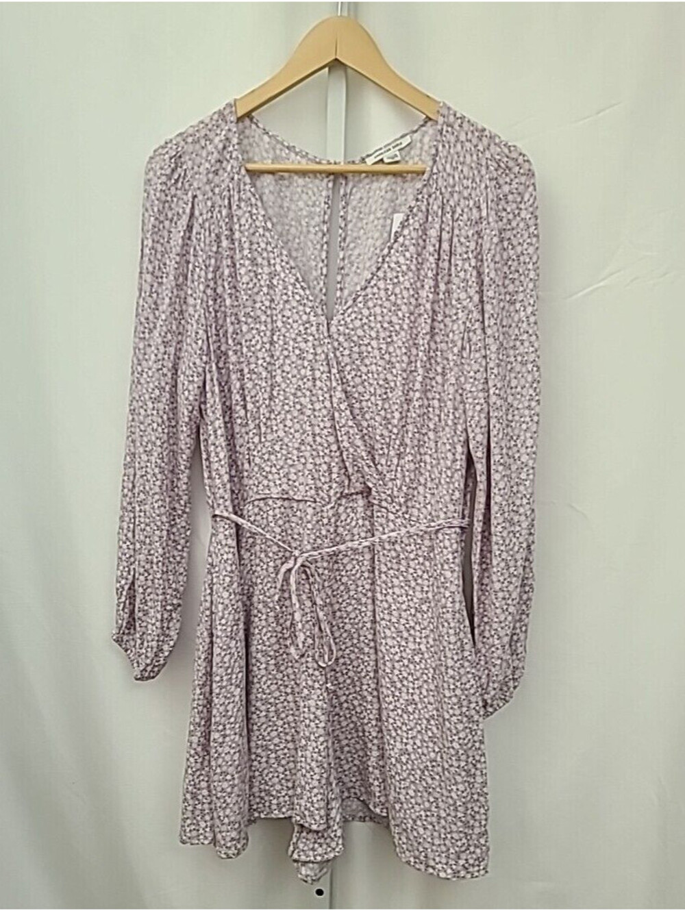 American Eagle Women's Romper Size XL Lavender Floral Wrap Top Pockets NEW NWT